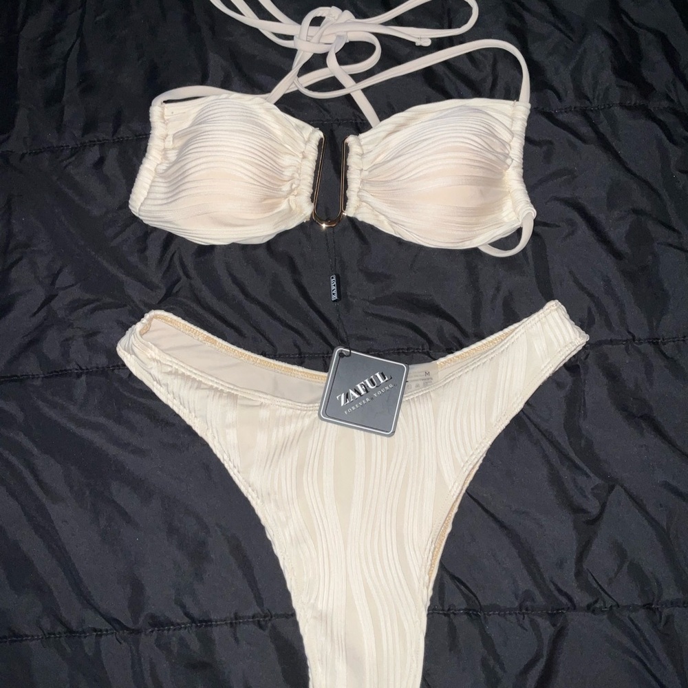 NWT Zaful Cream Swimwear Top and Matching Bottom Bikini Set Women’s Medium - Picture 2 of 5